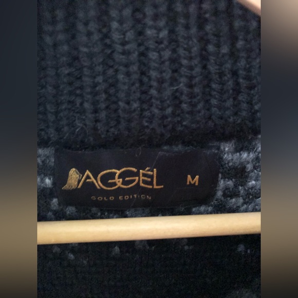 Scandinavian Inspired Sweater - Picture 4 of 7